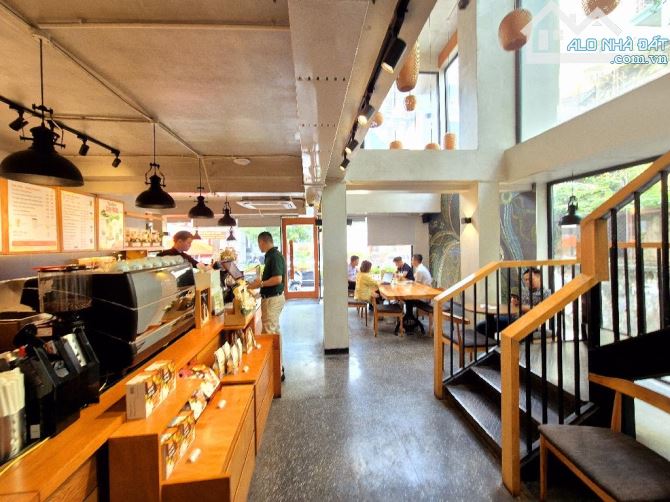 Bán nhà mặt phố Vương Thừa Vũ lô góc 3 mặt thoáng mặt tiền 8,6 m, DT 166 m2 giá 75,5 tỷ - 1