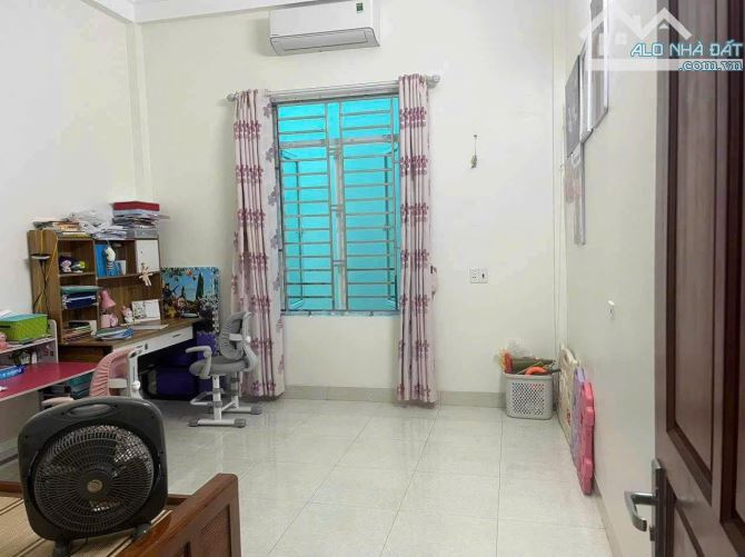 BÁN NHÀ 3 TẦNG DÂN XÂY MẶT ĐƯỜNG KHU BÃI VƯỢT - 1