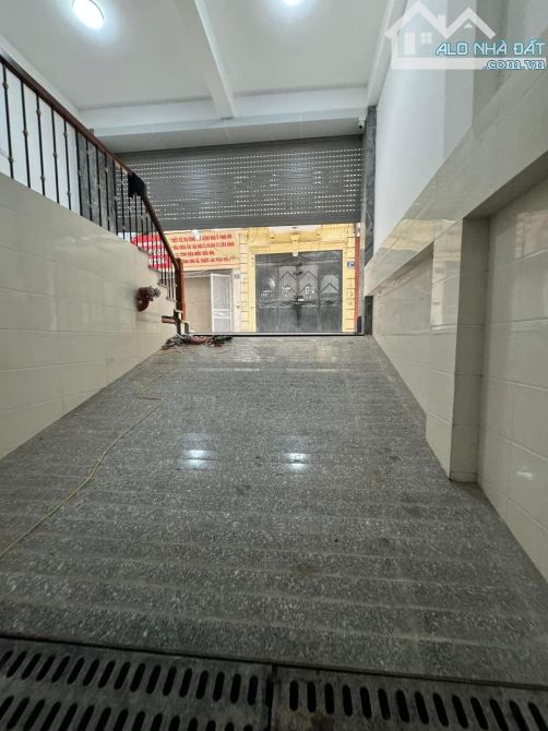 BÁN TOÀ APATMENT CAO CẤP PHỐ THÀNH THÁI DT 100M 9 TẦNG 34 TỶ DOANH THU 3 TỶ/NĂM