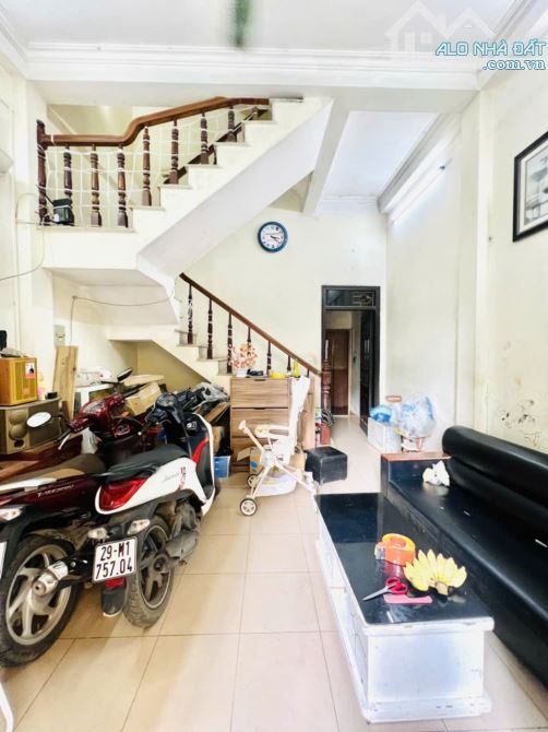Bán nhà Trung Tâm Văn Điển  38m 3 t dân xây ở luôn ô tô tránh 20m ,sổ nở hậu giá 7.3 tỷ - 1