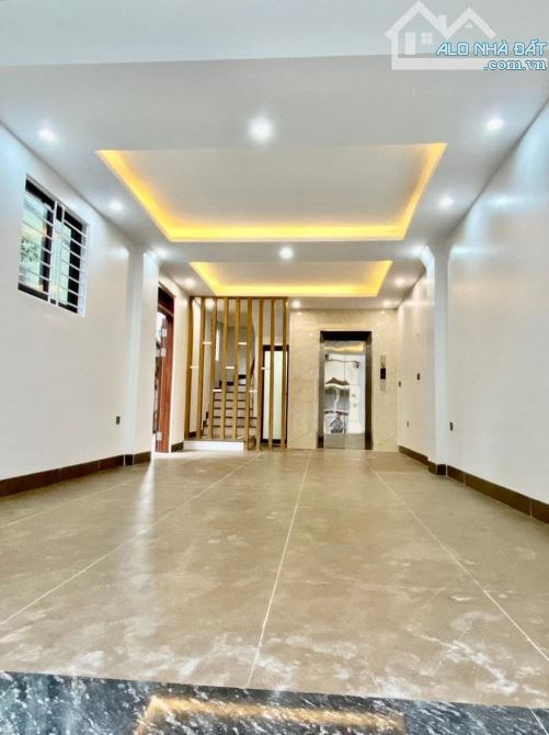 Bán nhà Cầu Giấy | 50m² | 6 tầng | Mặt tiền 4.7m | Gara MERCEDES - Thang máy chỉ 12.3 tỷ - 1