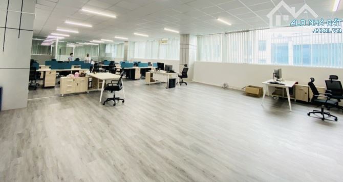 Cho thuê  tầng 1 làm cửa hàng, studio: 80m 18tr; 100m 30tr; 120m 35tr. Phố Bùi Thị Xuân - 12