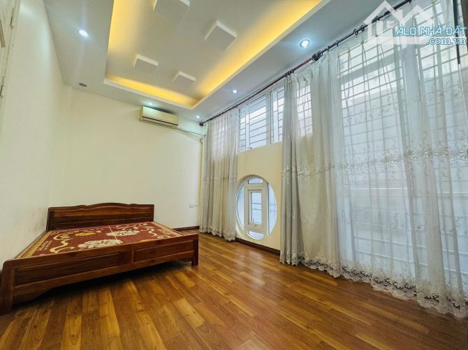 BÁN NHÀ ĐƯỜNG CẦU GIẤY, 36m2,5 TẦNG, 5m MT, 2 THOÁNG,NỞ HẬU, CHỦ TỰ XÂY RẤT ĐẸP GIÁ 6.4 TỶ - 13