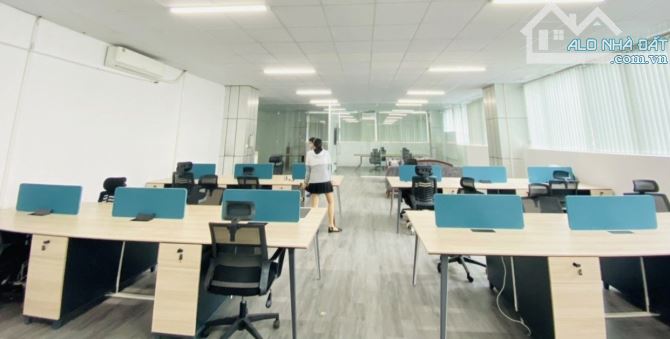 Cho thuê  tầng 1 làm cửa hàng, studio: 80m 18tr; 100m 30tr; 120m 35tr. Phố Bùi Thị Xuân - 17