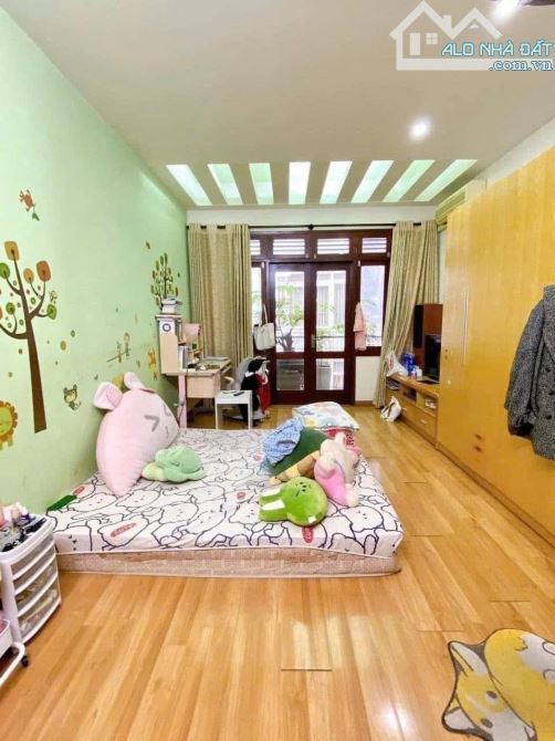 HÀNG HIẾM GẦN HỒ TÂY 81M2, 5T - PHÂN LÔ Ô TÔ - NHÀ ĐẸP TỰ XÂY - VÀI BƯỚC RA PHỐ GIÁ 17 TỶ - 2