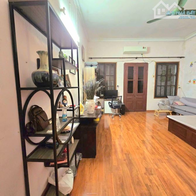 Giải Phóng, Bán đất, Hai mặt ngõ, diện tích 94m2, 3 tầng cũ, MT 5.4m, Giá 14.8 tỷ. - 2