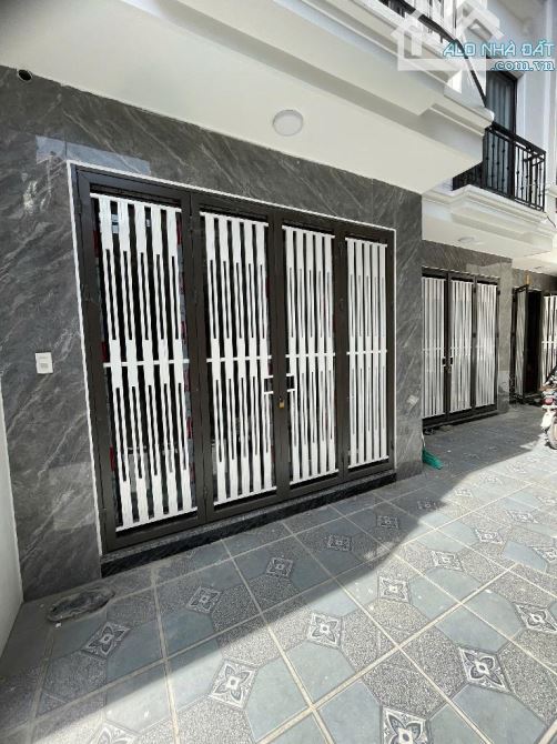 Bán nhà Cổ Nhuế, 35m2, 3 ngủ giá 5,85 tỷ,  ô tô 7 chỗ đỗ sát cửa - 2