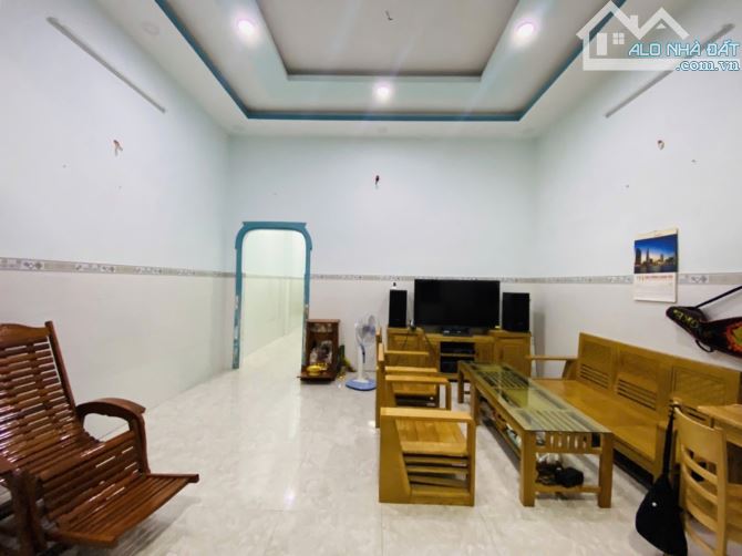 Bán gấp ngôi nhà p.Tăng Nhơn Phú B, 90m2, ô tô đỗ trước nhà, nhĩnh 4 tỷ - 1