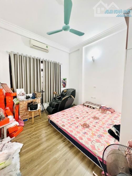 Bán nhà Trung Tâm Văn Điển  38m 3 t dân xây ở luôn ô tô tránh 20m ,sổ nở hậu giá 7.3 tỷ - 3