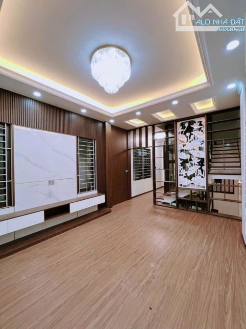 VÌ HOÀN CẢNH PHẢI Ở GẦN CON TRAI Ở PHỐ CHÍNH CHỦ MUỐN BÁN ĐẤT TẶNG NHÀ VÍP TT Đông Anh HN - 3