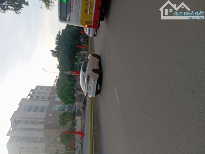VÌ HOÀN CẢNH PHẢI Ở GẦN CON TRAI Ở PHỐ CHÍNH CHỦ MUỐN BÁN ĐẤT TẶNG NHÀ VÍP TT Đông Anh HN - 5