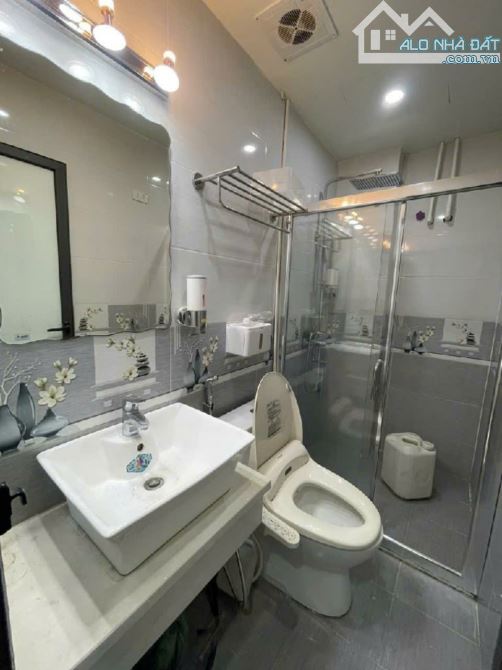 NHÀ DÂN XÂY - SIÊU HIẾM - HÀM NGHI - Ô TÔ 4 CHỖ QUA NHÀ - DT40M2 - GIÁ 12 TY X - 5