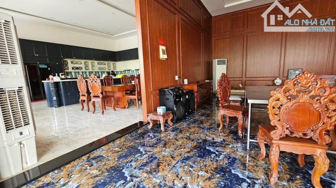 Biệt thự mặt tiền 6100m2 thổ cư. Nội thất gỗ xa hoa hiện đại - 8