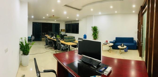 Cho thuê  tầng 1 làm cửa hàng, studio: 80m 18tr; 100m 30tr; 120m 35tr. Phố Bùi Thị Xuân - 9