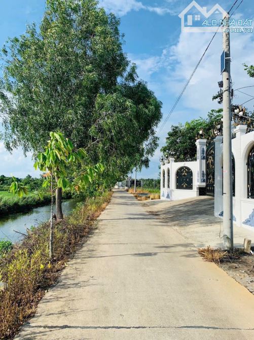 337m2 (6,1m x 56m) đất thổ , mặt tiền đường Kênh Giáp Mè, Xã Mỹ Lộc, giá rẻ chỉ 6 triệu/m2