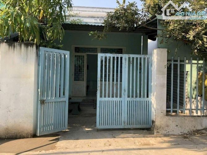 Cần bán gấp căn nhà 80m2 ở Thới Tam Thôn - Hóc Môn giá 730 triệu.