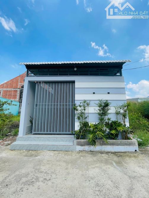 Bán gấp căn nhà 99m2, Ngay Thị Xã Trảng Bàng, SHR, Giá 710 Triệu.
