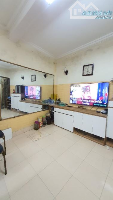Bán 2 căn nhà 3 tầng cũ, riêng biệt, sổ đỏ 59m2, trung tâm quận Đống Đa, chỉ 10 tỷ