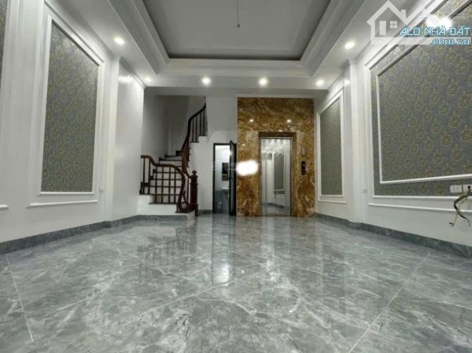 Bán nhà riêng đường Xuân Đỉnh – 40m2 ( có thang máy) giá chào 8,5 tỷ ( có TL)