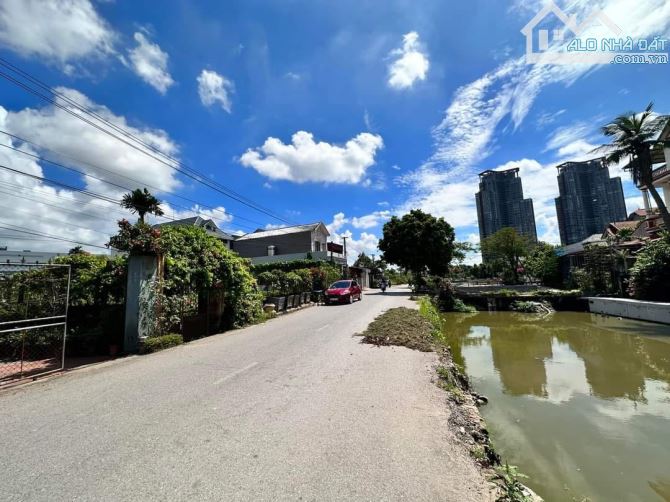 Bán lô đất duy nhất view hồ ,hàng xóm Ecopark diện tích 95m2,giá đầu tư - 1