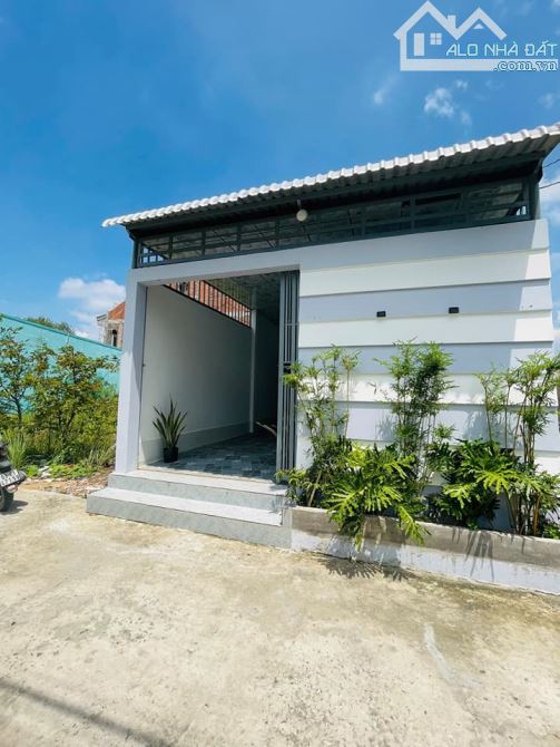Bán gấp căn nhà 99m2, Ngay Thị Xã Trảng Bàng, SHR, Giá 710 Triệu. - 1