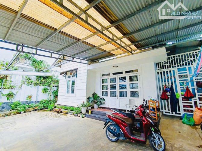 Giá rẻ Villa Yersin, P 9, Đà Lạt rộng 224m2 cách Hồ Xuân Hương 2ph chỉ 12 tỷ TL - 1