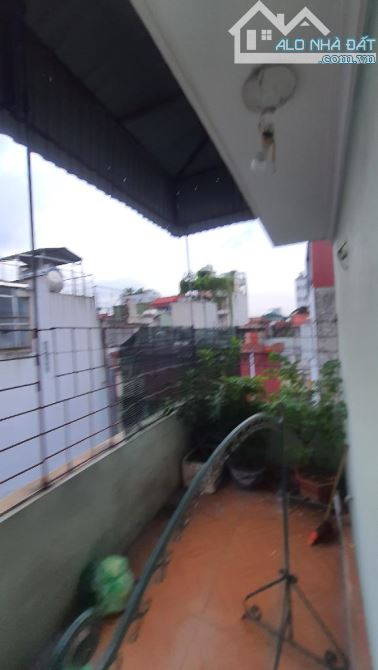 Bán 2 căn nhà 3 tầng cũ, riêng biệt, sổ đỏ 59m2, trung tâm quận Đống Đa, chỉ 10 tỷ - 1