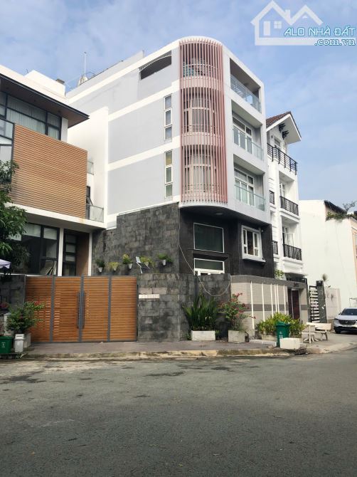 Bán nhà 2MT Trường Sa, view công viên bờ kè Nhiêu Lộc - 10x16m, hầm + 4 tầng - Giá 44 tỷ - 1