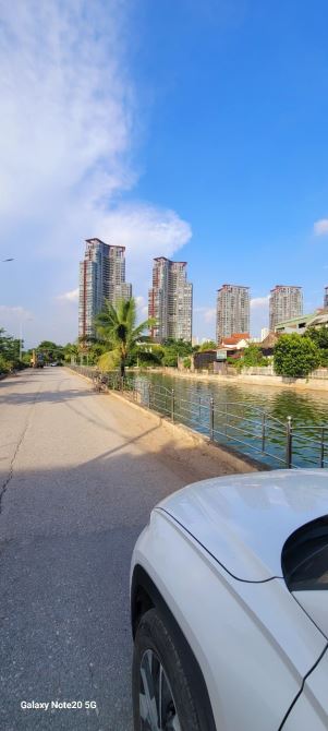 Bán lô đất duy nhất view hồ ,hàng xóm Ecopark diện tích 95m2,giá đầu tư - 2