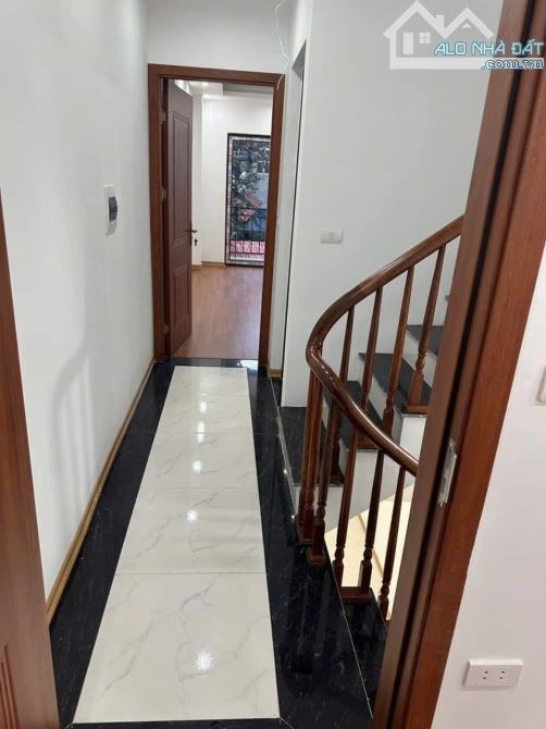 Bán nhà gần cấp 1 Thạch Bàn, Long Biên.nhỉnh 5 tỷ, dòng tiền 20 triệu /1T - 2