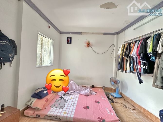 Chỉ hơn 3 tỷ. Nhà 3 tầng 2PN 3WC. Hẻm ba gác sát MT Nguyễn Duy Dương. Q10 - 2