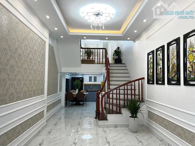 BÁN NHÀ TRUNG TÂM GIÁP THANH XUÂN - NGÕ VIP NÔNG RỘNG - CHỤC BƯỚC CHÂN RA PHỐ - NHỈNH 8 TỶ - 2