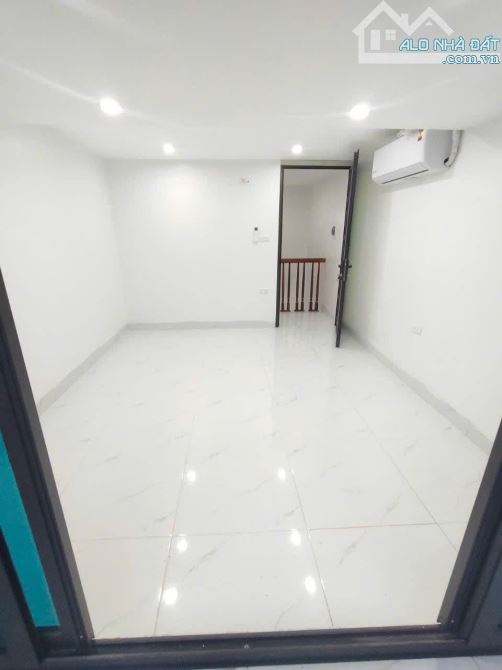 Bán Nhà Ngõ 107 Lĩnh Nam 20m², 3 Tầng, 1,72 Tỷ OTO 30m - 3