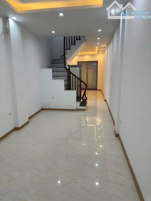 Bán nhà gần cấp 1 Thạch Bàn, Long Biên.nhỉnh 5 tỷ, dòng tiền 20 triệu /1T - 3