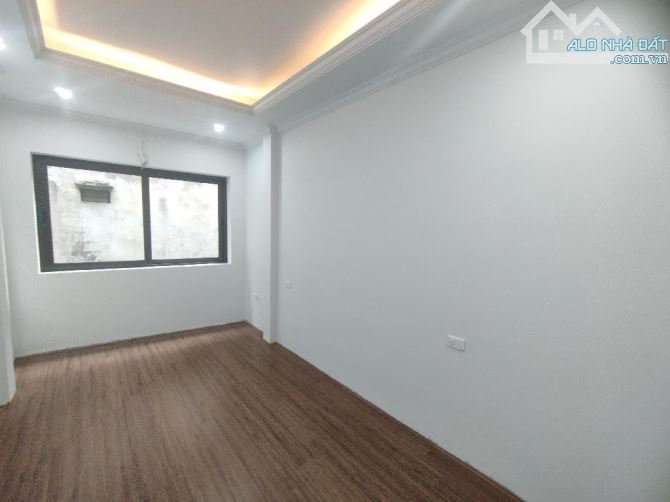 Bán nhà ở Phố Thuỵ Khuê, 33m2 x 4 tầng, nhà mới về ở luôn, Giá 6 tỷ, ngõ thông, rộng 3 gác - 3