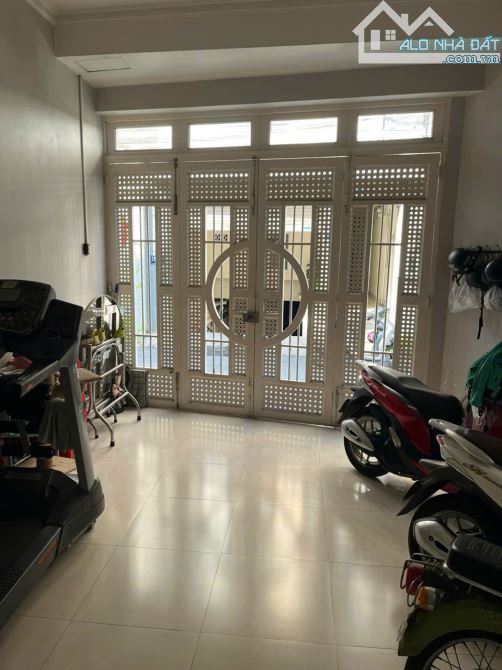 8 TỶ990 -BÁN NHÀ MỚI 3 LẦU , đg 8m .gần hoàng diệu 2 , p. linh trung , tp. thủ đức. - 4