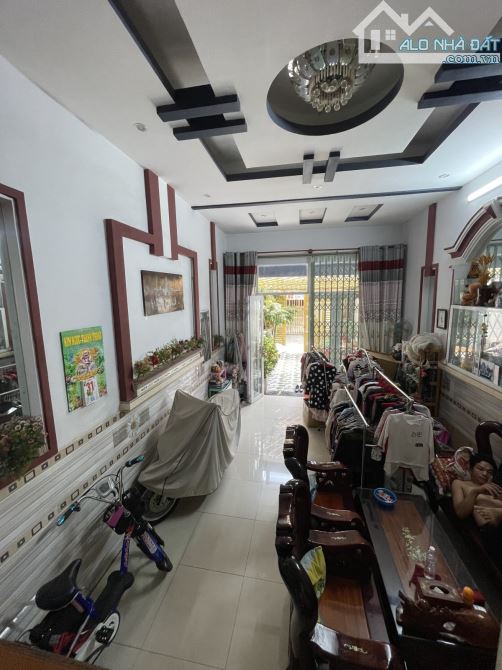 Bán Gấp Giá Rẻ nhà HXH đỗ cửa đường hương lộ 2 P BTDA  Bình Tân 4.1x20 4 Tầng chỉ 6.5 Tỷ
