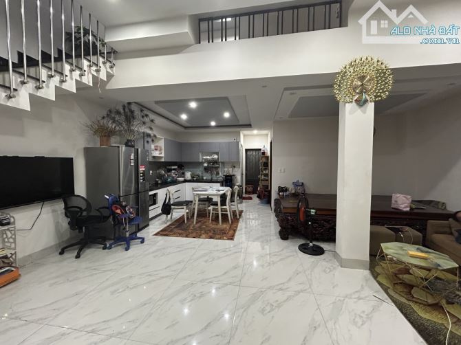 🆘️ ĐẸP MÊ: 4,9 tỷ, 110m2 ngang 6m, Nhà 3 Tầng MT Tôn Đản (kẹp kiệt), sát ngã 4 Lê Trọng T