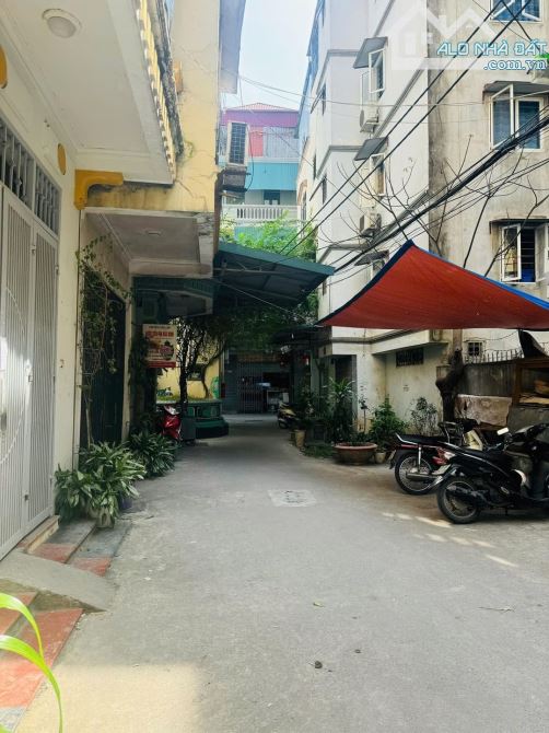 Bán nhà Đường Cầu Giấy - 35m2 - 6.480 tỷ - 5 tầng - gần oto - full nội thất - dân xây