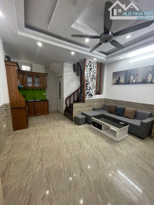 nhà đẹp Định Công Thượng 36m 5 tầng, sổ hoa hậu, ngõ nông, giá 6.1 tỷ
