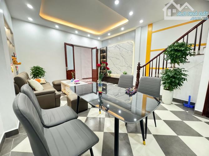 BÁN NHÀ 7.25 TỶ (39m2) – NHÀ DỊCH VỌNG, CẦU GIẤY 4 TẦNG