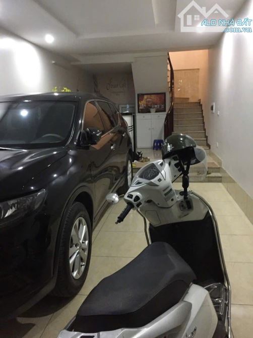 Bán nhà phố Nhuệ Giang , dt 45m2, 5t, mt 4m. Gia ban 10.7 tỷ. LH Huy Ông Địa