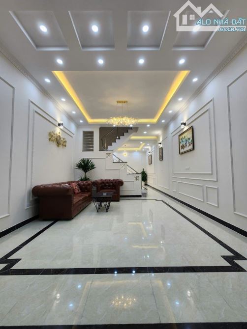 Bán nhà lô góc phố Nguyễn Lương Bằng, Đống Đa, DT 61m2,  ngõ thông kinh doanh, Nhỉnh 11 tỷ