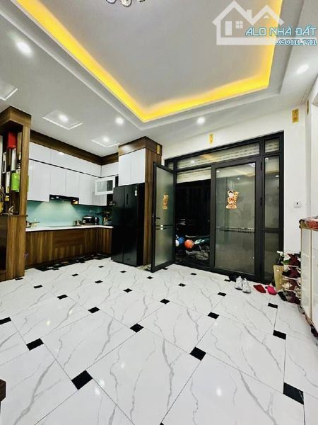 Bán nhà hiếm có phố Hoa Bằng 64m2 giá sốc chỉ 8 tỷ - 1