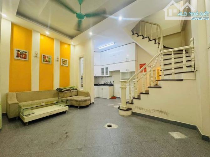 Bán nhà Đường Cầu Giấy - 35m2 - 6.480 tỷ - 5 tầng - gần oto - full nội thất - dân xây - 1