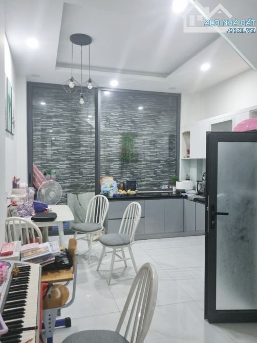 NHÀ MỚI ĐẸP Ở LIỀN - TÂY THẠNH - TÂN PHÚ - 52M2 - 3TẦNG,3PN - KO LỘ GIỚI - 5,7 TỶ. - 1