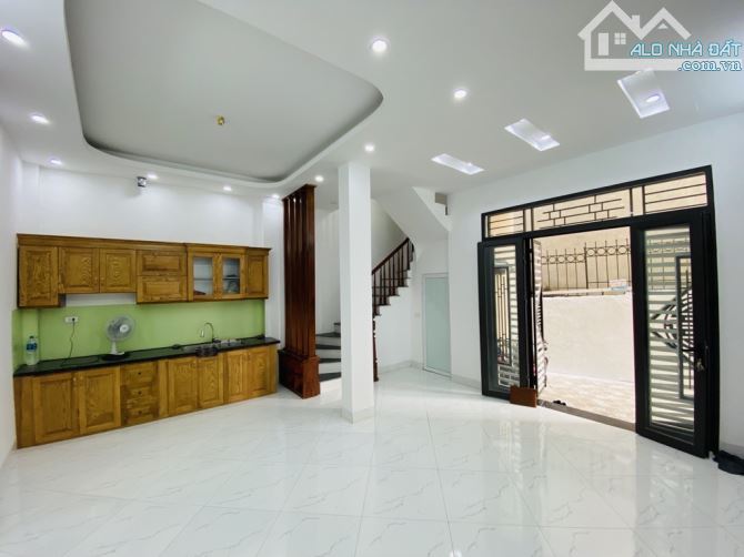NHÀ ĐẸP Ở LUÔN-THIẾT KẾ HIỆN ĐẠI-LÔ GÓC-HÀNG XÓM TOÀN CÔNG CHỨC-DÂN TRÍ CAO-GIÁ RẺ - 1