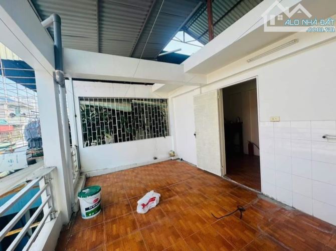 Bán nhà Đường Cầu Giấy - 35m2 - 6.480 tỷ - 5 tầng - gần oto - full nội thất - dân xây - 2