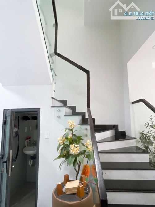 NHÀ MỚI ĐẸP Ở LIỀN - TÂY THẠNH - TÂN PHÚ - 52M2 - 3TẦNG,3PN - KO LỘ GIỚI - 5,7 TỶ. - 2