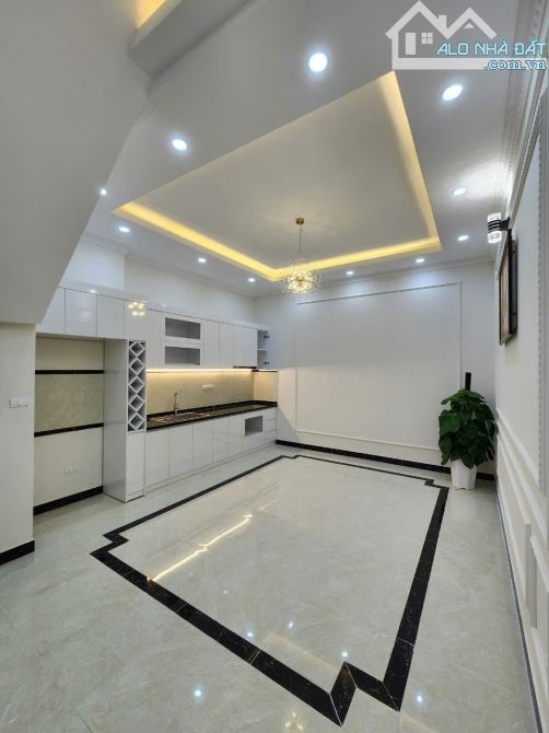 Bán nhà lô góc phố Nguyễn Lương Bằng, Đống Đa, DT 61m2,  ngõ thông kinh doanh, Nhỉnh 11 tỷ - 2